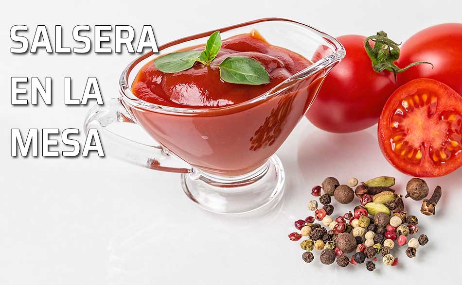 Salsera con salsa de tomate