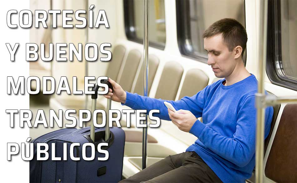 Joven viaja en el metro con su maleta