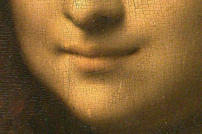 Detalle de la sonrisa de Mona Lisa en el retrato de Leonardo