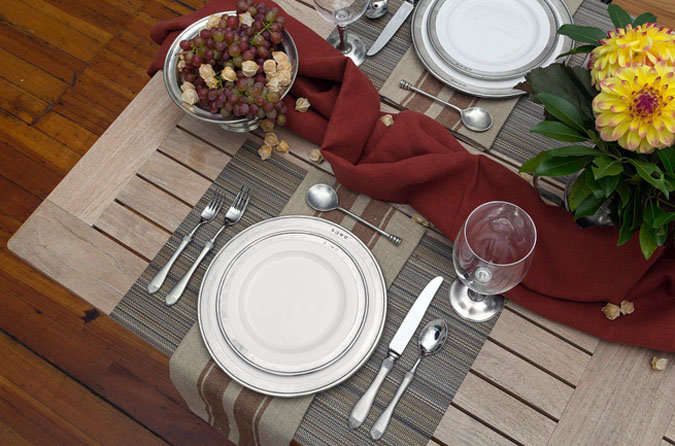 Mesa con decoración otoñal