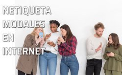 Grupo de jóvenes utilizando internet