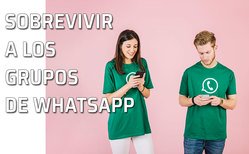 Una pareja escribe mensajes en el Whatsapp de su teléfono móvil - celular