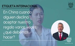 Regalar en China es todo arte y juego de rechazo y acepto