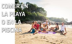 Grupo de amigos disfruta de un día de playa