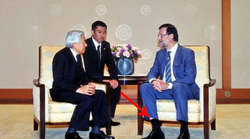 El Emperador de Japón Akihito recibe a Mariano Rajoy.