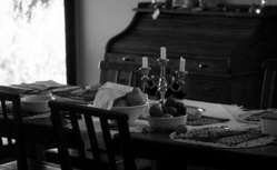 Antigua mesa de comedor de una casa