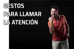 Cómo llamar la atención con los gestos. Gesto muy expresivo de victoria, de estupendo