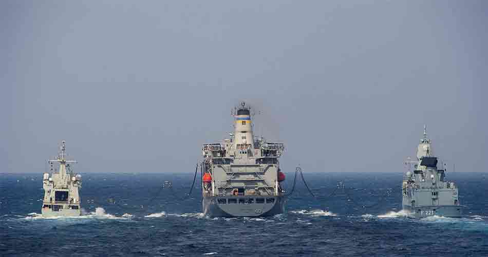 Cómo saludar al encuentro de un buque. EU Naval Force warships, FS Siroco, FGS Hessen and ESPS Tornado