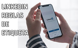 Una persona consulta su LinkedIn desde su teléfono celular - móvil