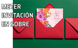 Invitación puesta correctamente en un sobre