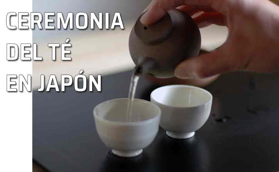 Servir el té. Ceremonia del té en Japón.