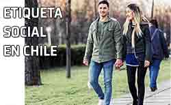 Pareja dando un paseo