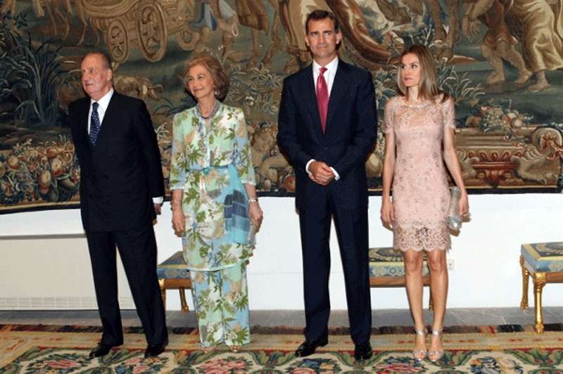Los reyes de España, Felipe VI y Letizia, con Don Juan Carlos y Doña Sofía.
