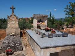 Tumbas en un cementerio