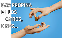 Dar unas monedas de propina