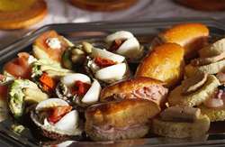 Aperitivos para los invitados antes de la cena de Navdad
