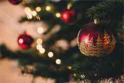 De Feliz Navidad a Merry Christmas. Idiomas del mundo. Bola de Navidad