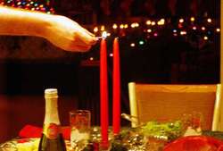 Mesa de Navidad con velas.